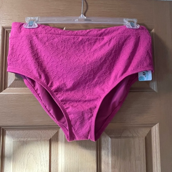 NWT Freshwater Wide-Strap Bandeaukini Swim
Top & Solid High-Waist Swim Bottoms - Picture 10 of 15